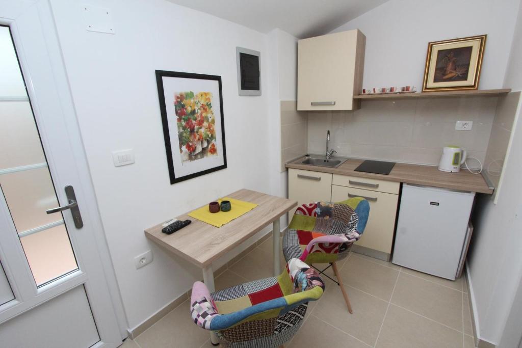 Kuchnia lub aneks kuchenny w obiekcie Apartments Sorriso