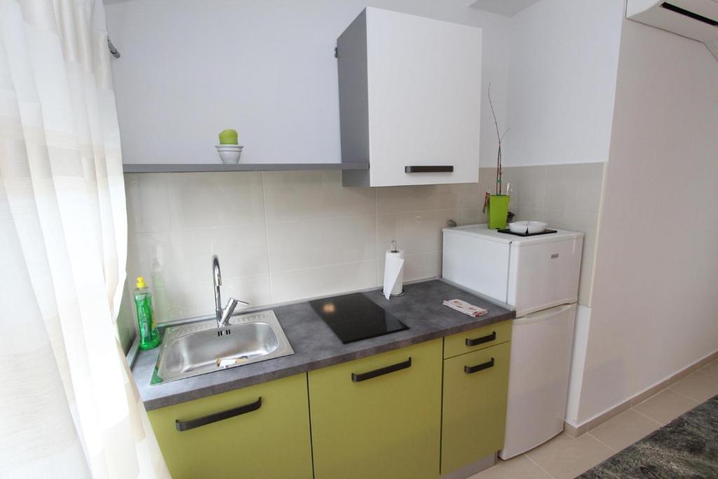 Kuchnia lub aneks kuchenny w obiekcie Apartments Sorriso