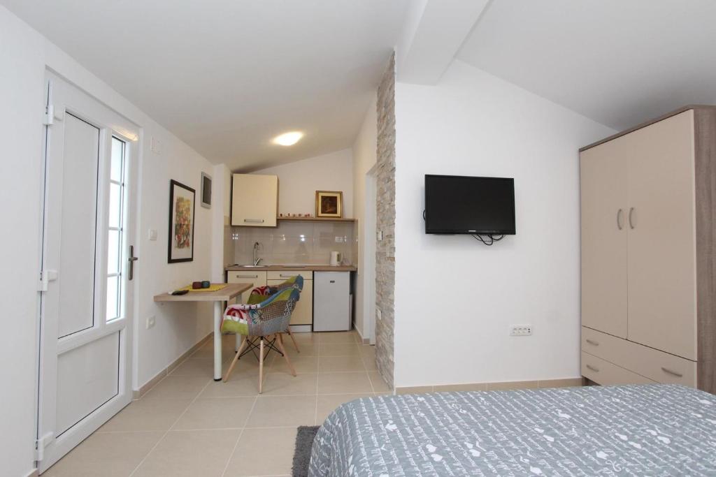 Telewizja i/lub zestaw kina domowego w obiekcie Apartments Sorriso