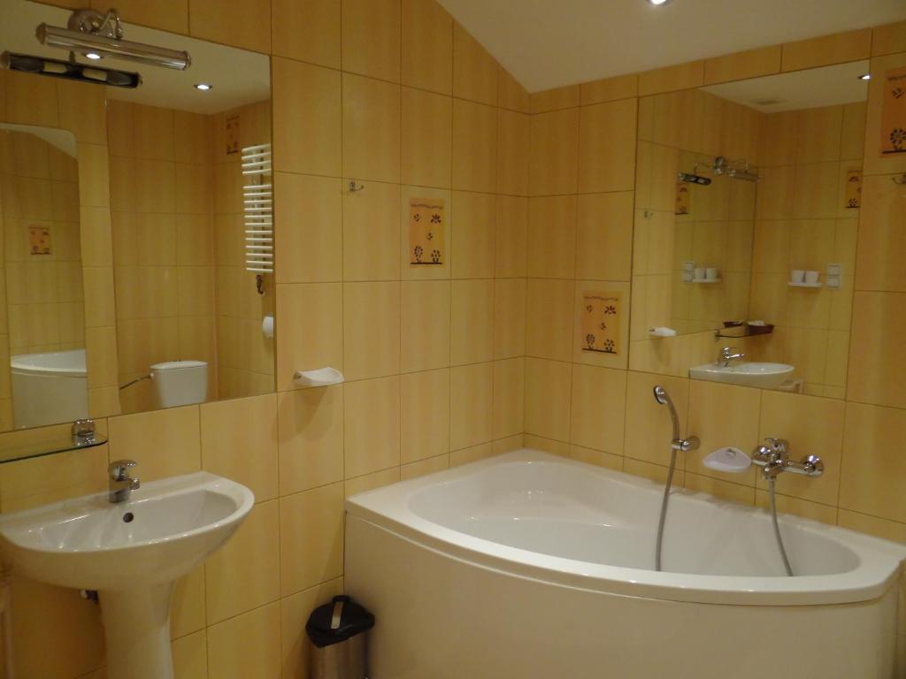 Hotel Restauracja Kinga - Resim 15