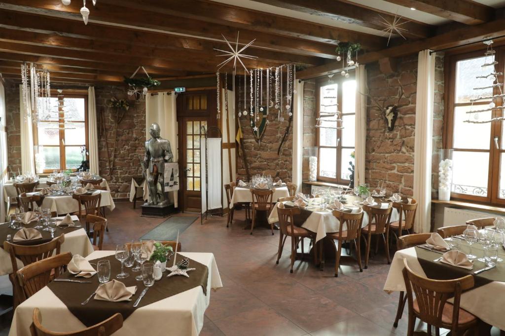 Restaurace v ubytování Hotel Restaurant 3 Châteaux
