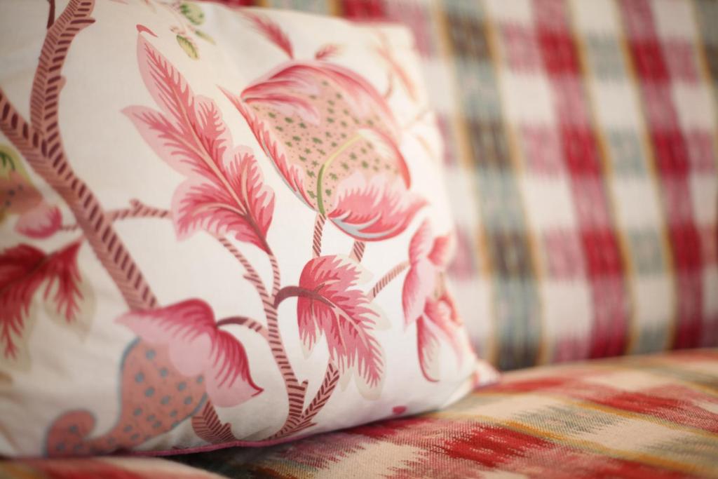 a pillow sitting on top of a couch at Hotel Stadt Hamburg in Westerland