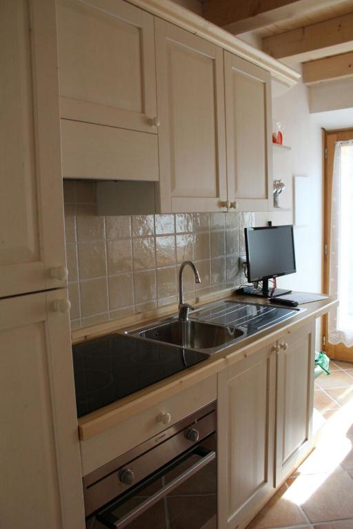Kuchyň nebo kuchyňský kout v ubytování Albergo Diffuso Valcellina e Val Vajont in Erto