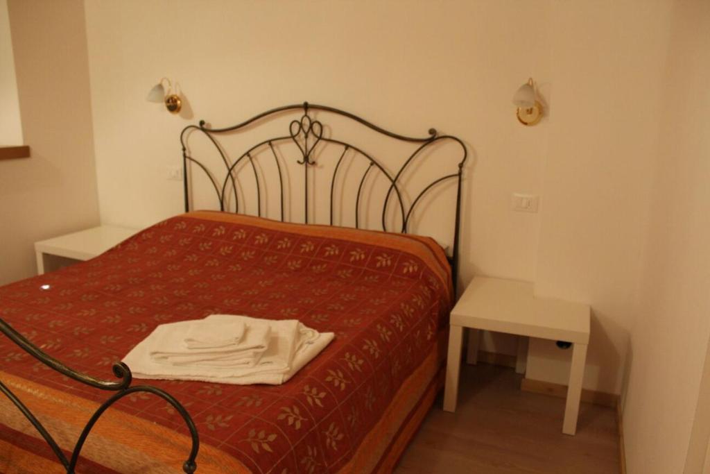 Postel nebo postele na pokoji v ubytování Albergo Diffuso Valcellina e Val Vajont in Erto
