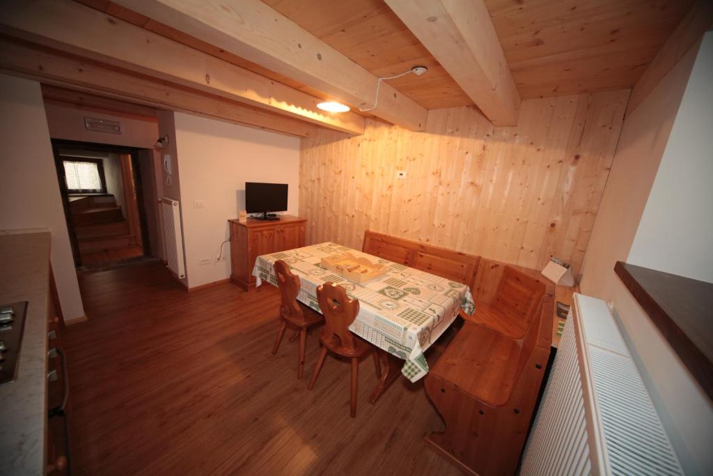 TV a/nebo společenská místnost v ubytování Albergo Diffuso Valcellina e Val Vajont in Erto