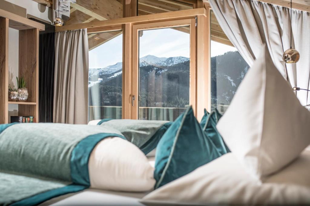 Nespecifikovaný výhled na hory nebo výhled na hory při pohledu z hotelu