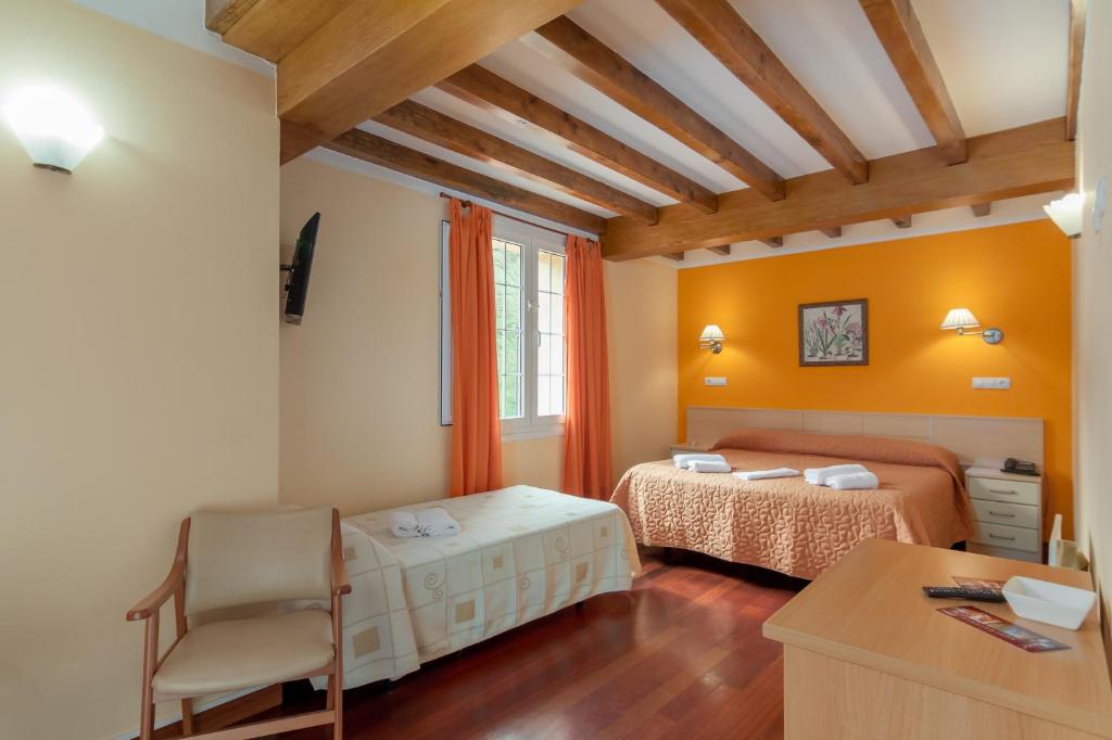 Postel nebo postele na pokoji v ubytování Hotel La Terraza De Puente Viesgo