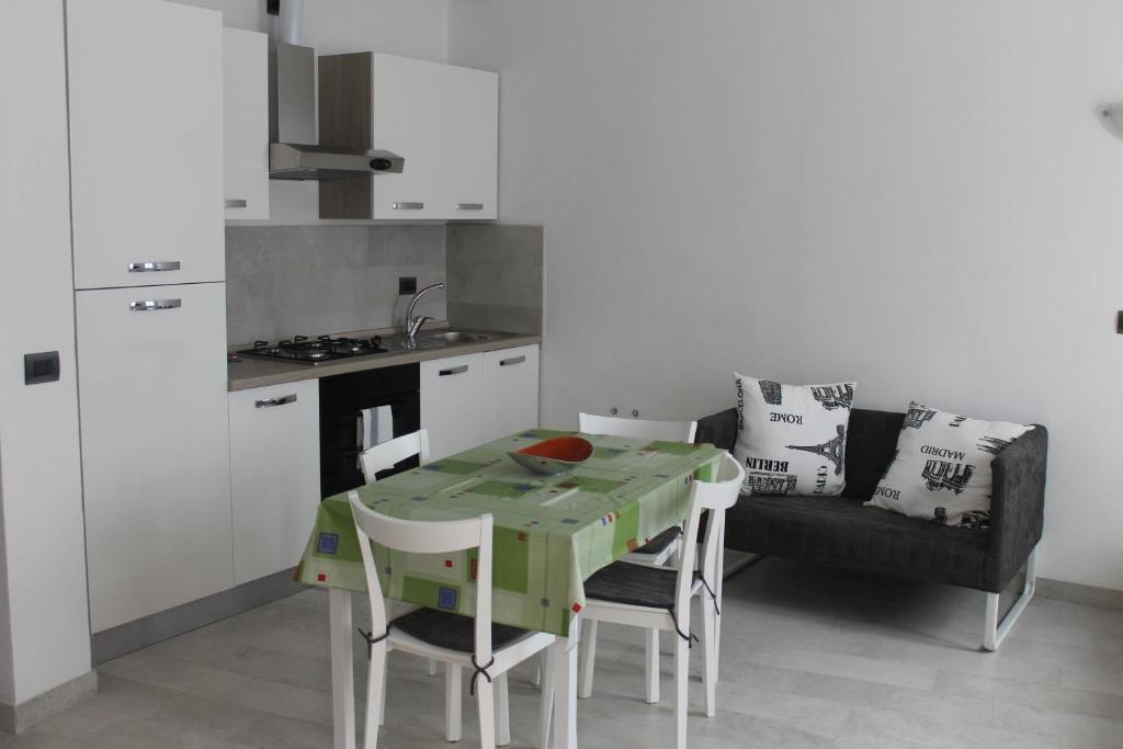 A kitchen or kitchenette at casa stefania