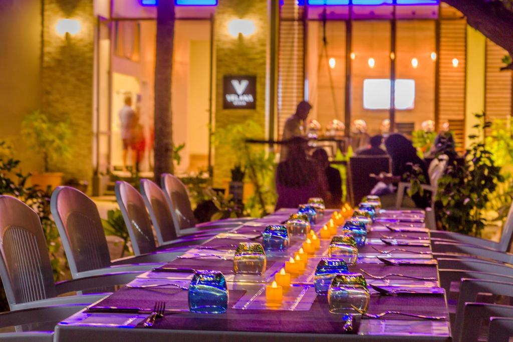 Restaurace v ubytování Velana Beach Hotel Maldives