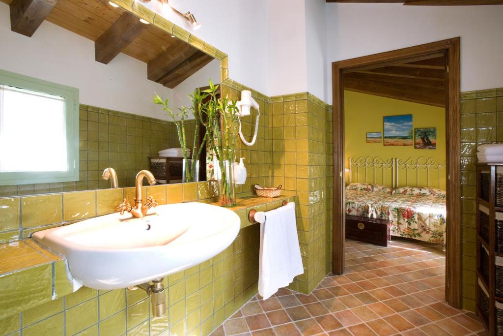 Hotel Rural El Pilaret - Twin Room With Private Bathroom