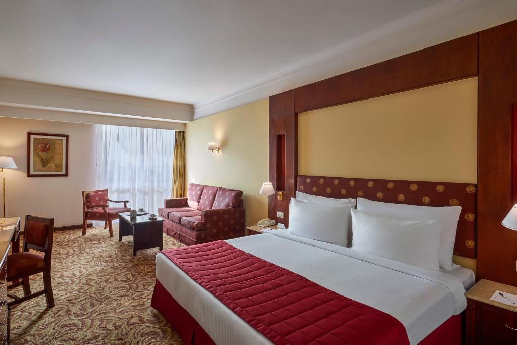 Postel nebo postele na pokoji v ubytování Safir Hotel Cairo