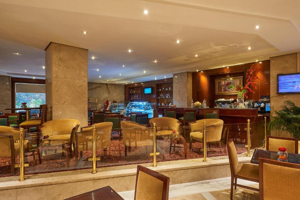 TV a/nebo společenská místnost v ubytování Safir Hotel Cairo
