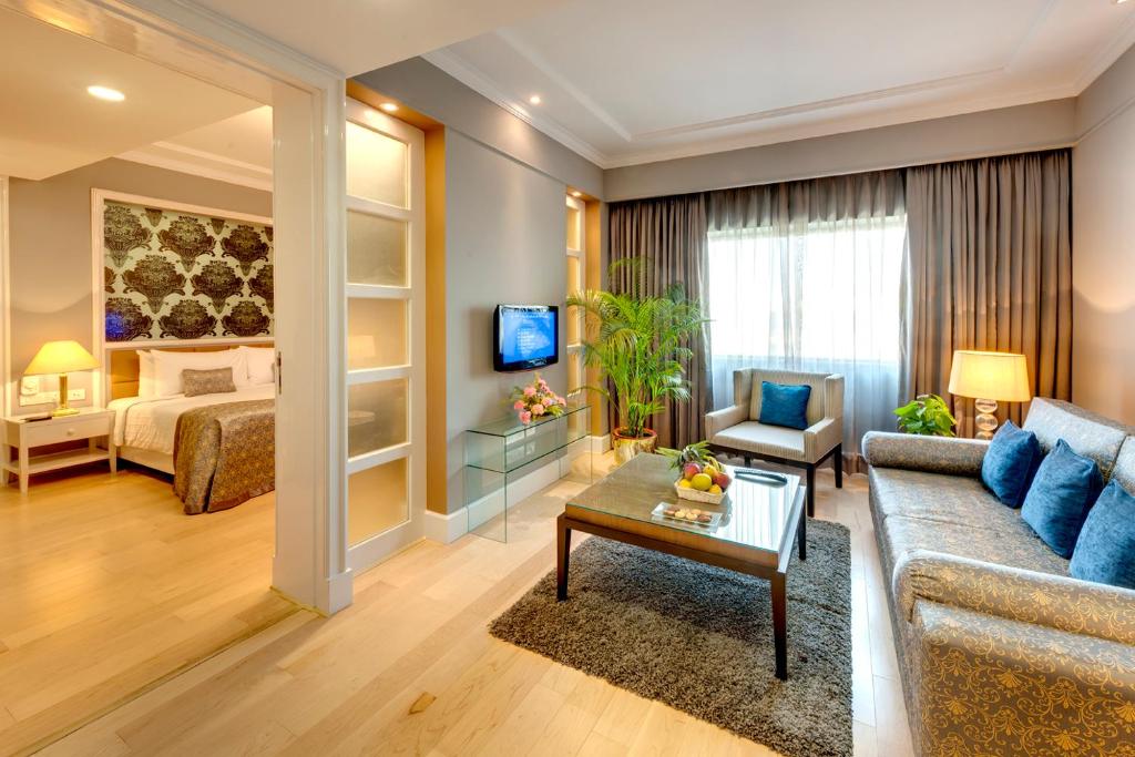 Postel nebo postele na pokoji v ubytování Kenilworth Hotel, Kolkata