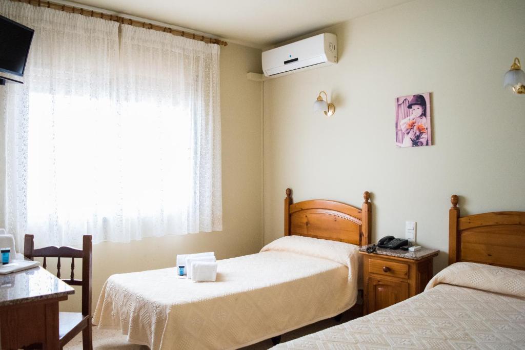 Cama o camas de una habitación en Hostal Las Torres