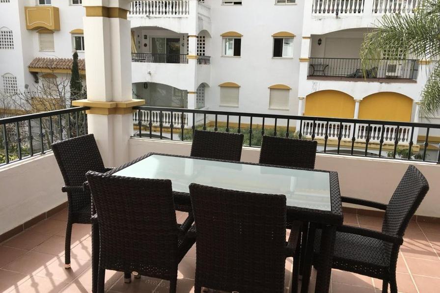 Apartment Lets in the Sun Dama de Noche, Marbella, Spain ...