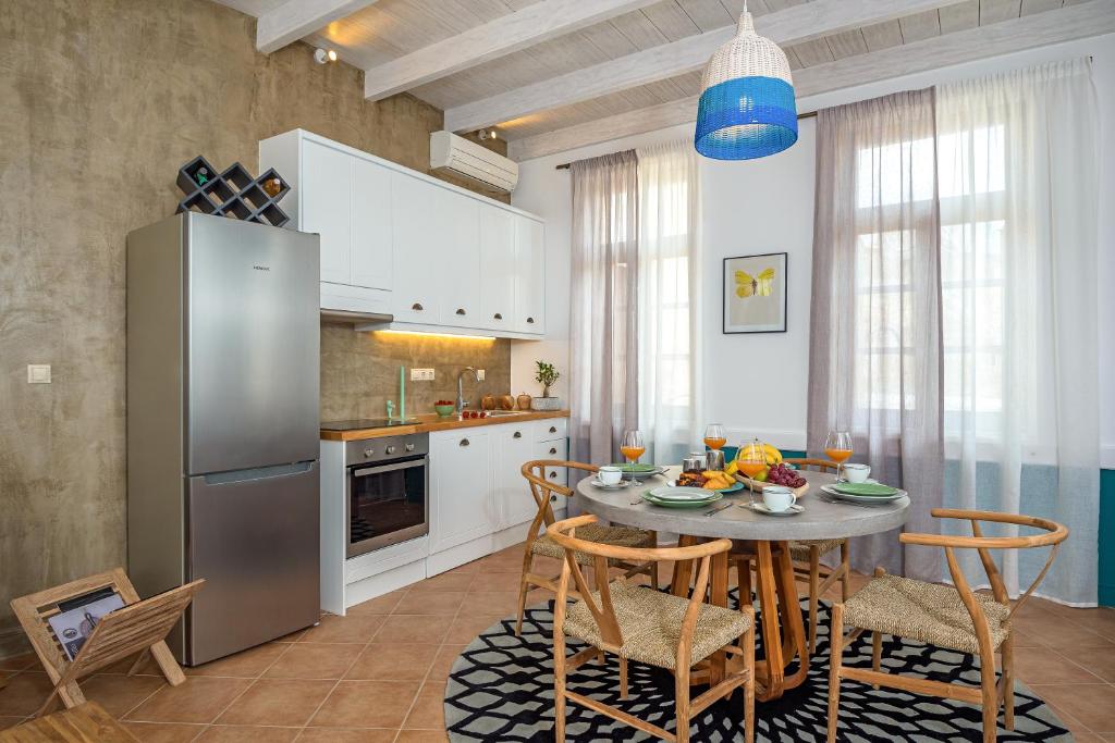 Lithinon Luxury Suites with Free Parking - 1