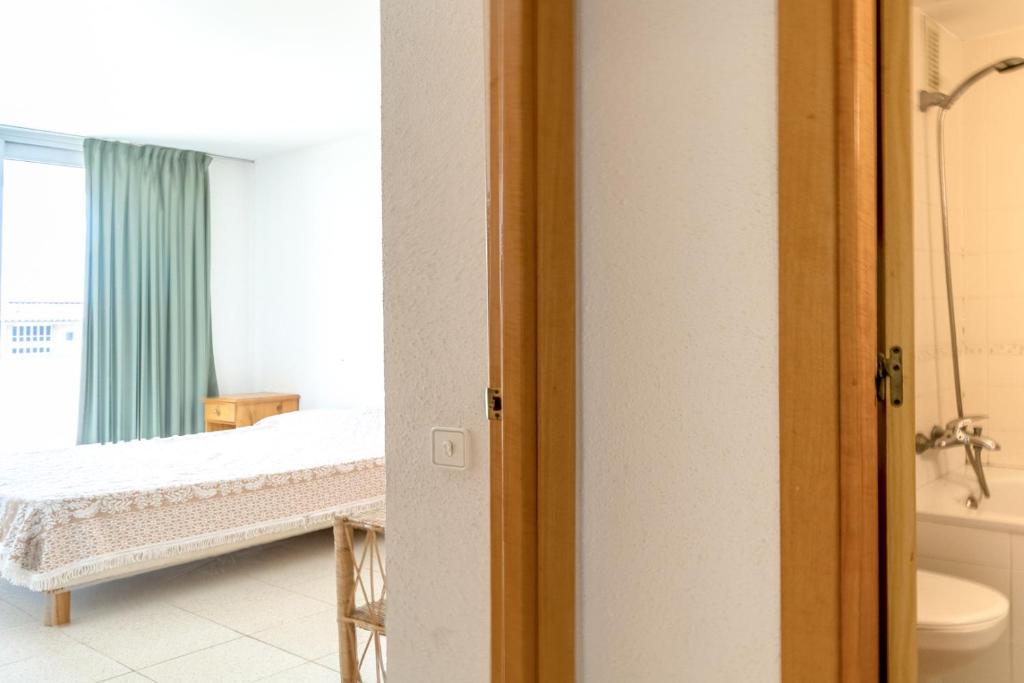 Kúpeľňa v ubytovaní Sistach Rentals Apartaments Sol 304 & 404