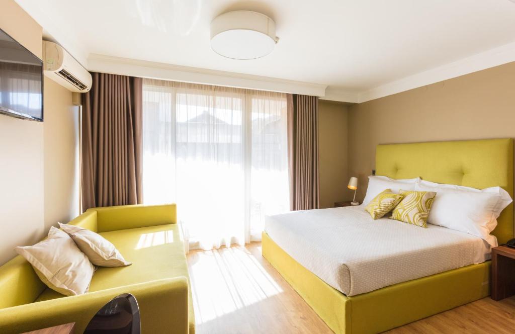 a bedroom with a large bed and a large window at Hotel Porto Mar in Matosinhos