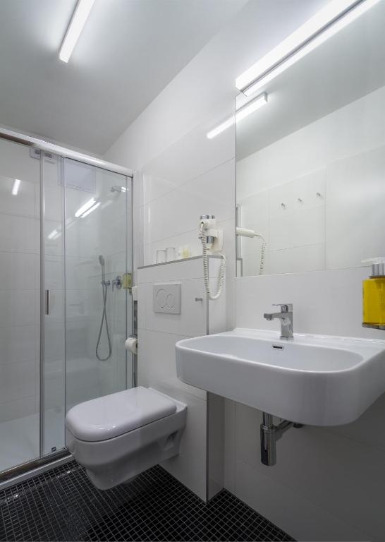 Ένα μπάνιο στο Hotel White Lion