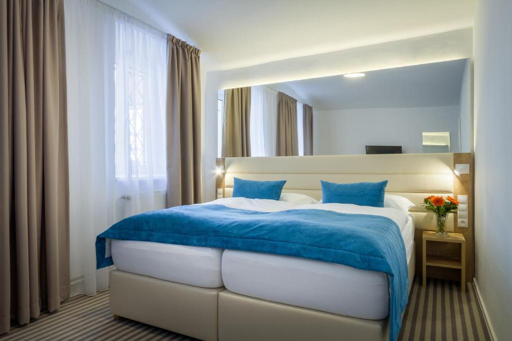 Ένα ή περισσότερα κρεβάτια σε δωμάτιο στο Hotel White Lion