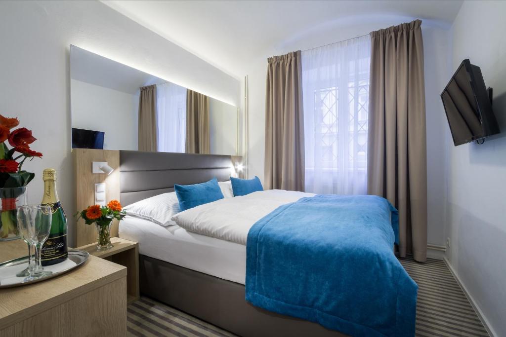 Ένα ή περισσότερα κρεβάτια σε δωμάτιο στο Hotel White Lion