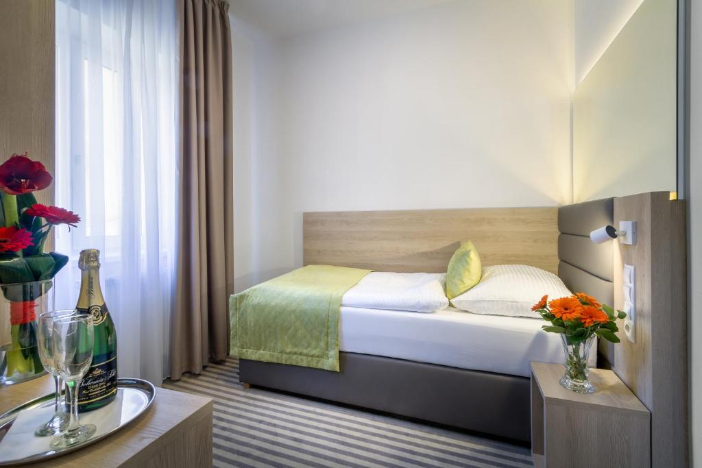 Ένα ή περισσότερα κρεβάτια σε δωμάτιο στο Hotel White Lion