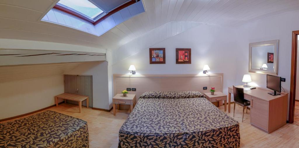Postel nebo postele na pokoji v ubytování Hotel Monte Cimone