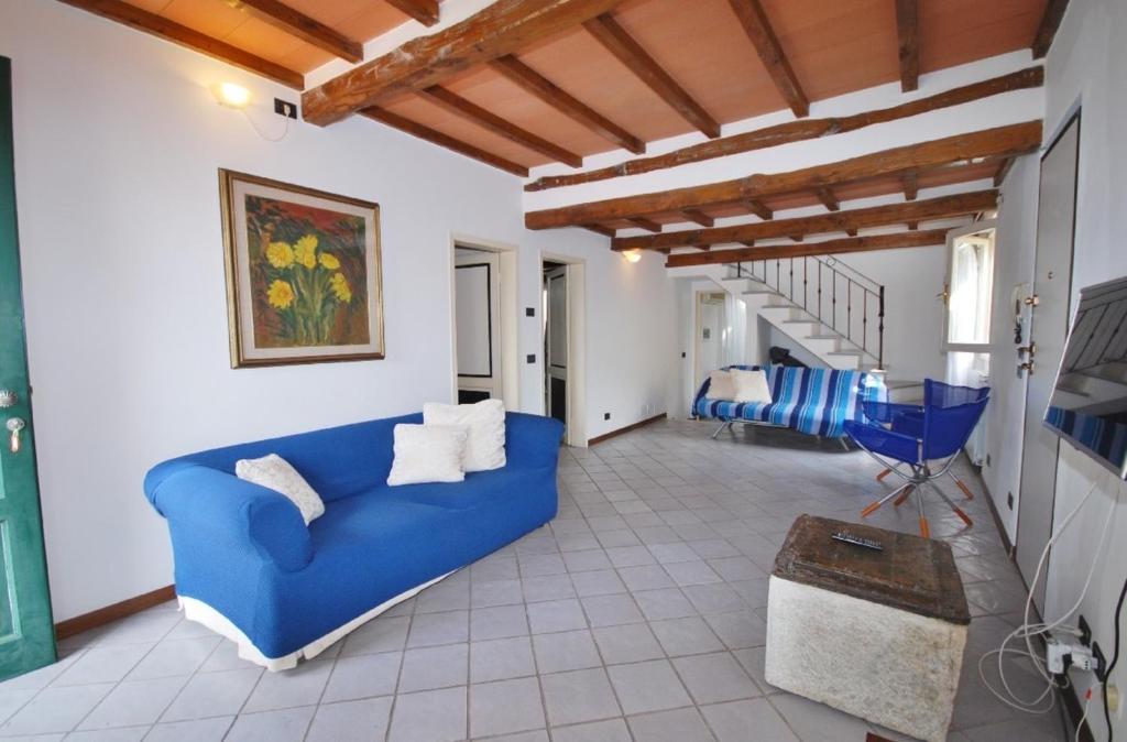a living room with a blue couch and a table at Villino Michela in Marina di Pietrasanta