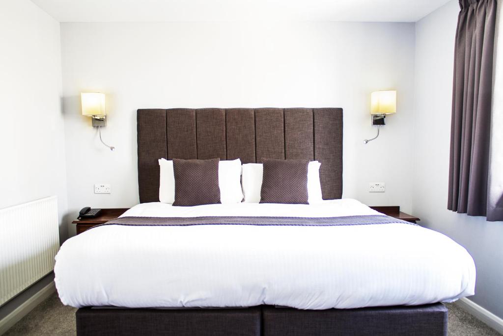 Llit o llits en una habitació de The Boars Head Hotel