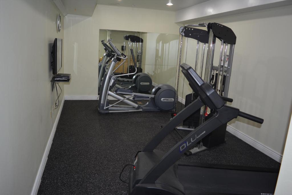 Fitness centrum a/nebo fitness zařízení v ubytování Baymont by Wyndham Budd Lake