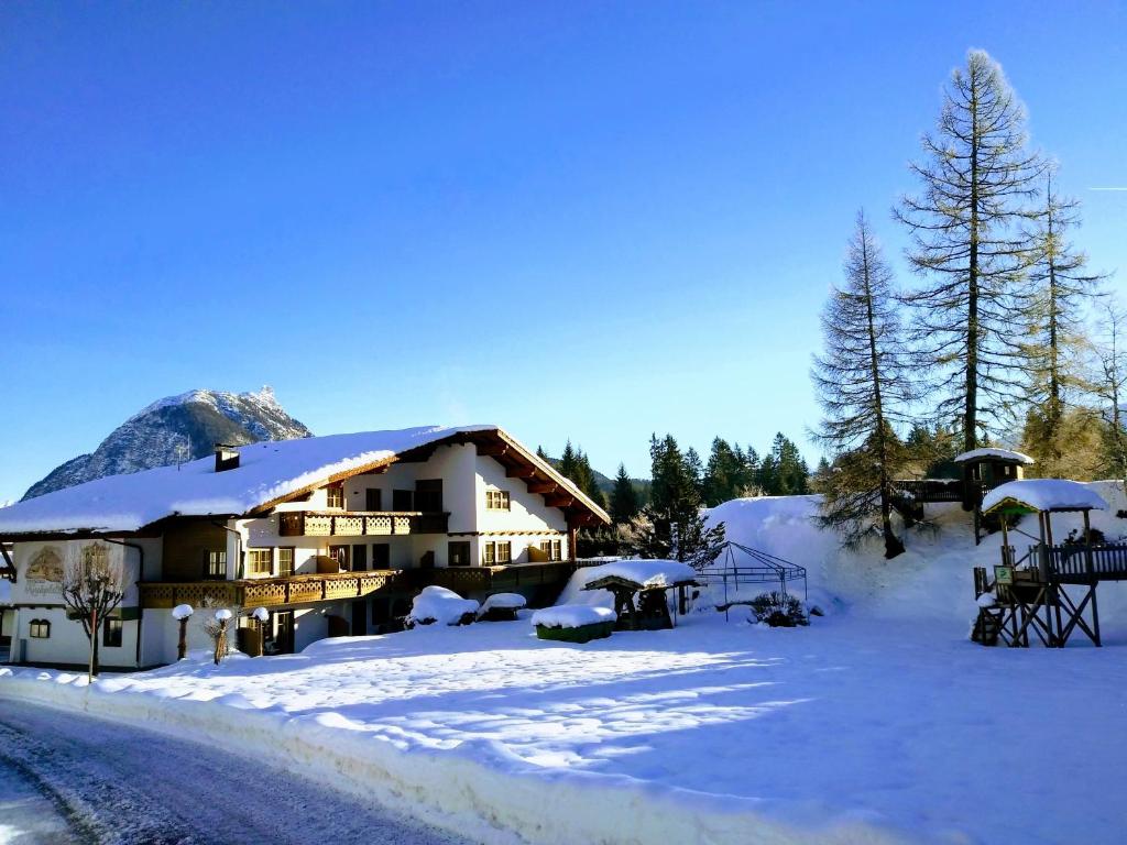 Ferienhaus Kirchplatzl during the winter