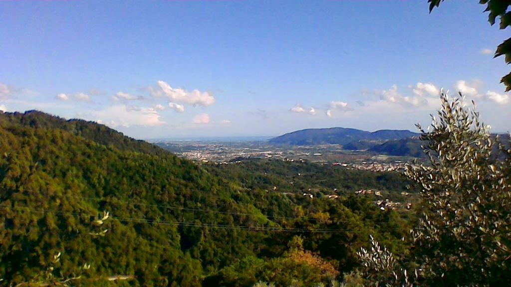 a view of a town in the middle of a mountain at Luce Stellata in Serralta