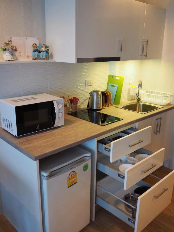 Grand Blue Condominium by Mary - Apartamento Con Vista Al Mar Parcial (cama King)