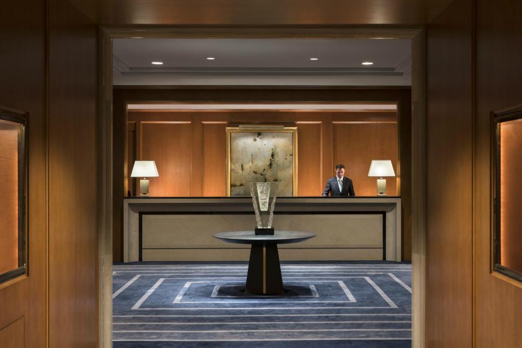 Four Seasons Hotel San Francisco — Property photograph