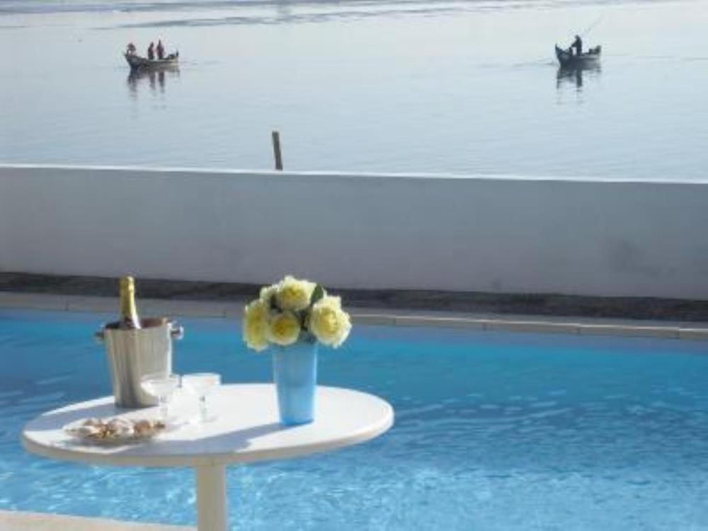Bazén v ubytování Casa do Bico da Biaritz nebo v jeho okolí