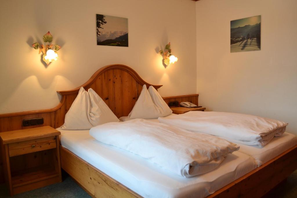 Postel nebo postele na pokoji v ubytování Hotel Aurach
