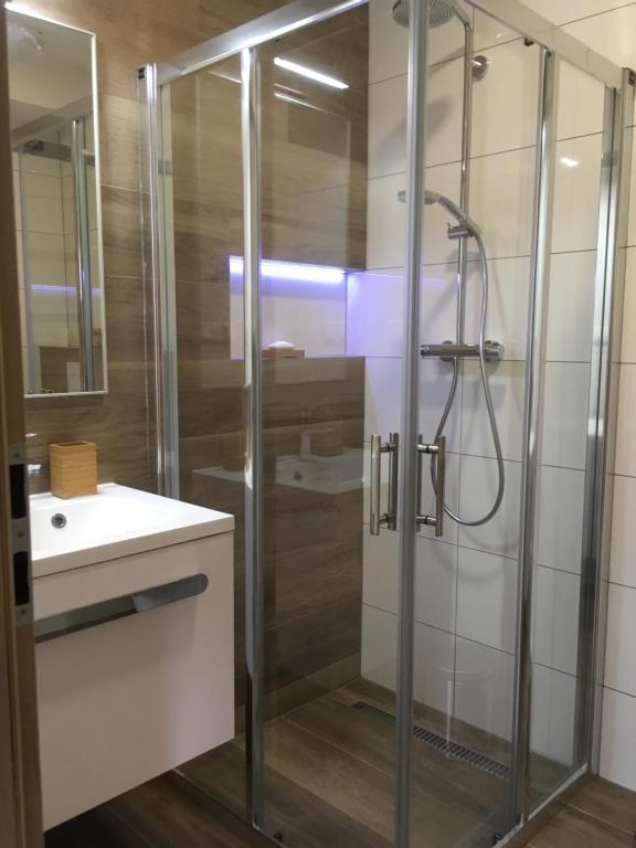 A bathroom at Apartmán Lomnička - Tatranská Lomnica - Krásny výhľad na Vysoké Tatry
