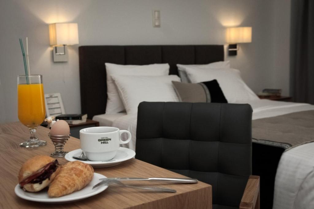 Postel nebo postele na pokoji v ubytování Green Hill Hotel