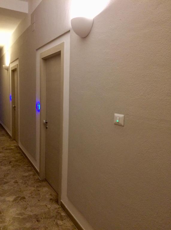 a hallway with a door and a light on the wall at Residence Ducale in Rodi Garganico