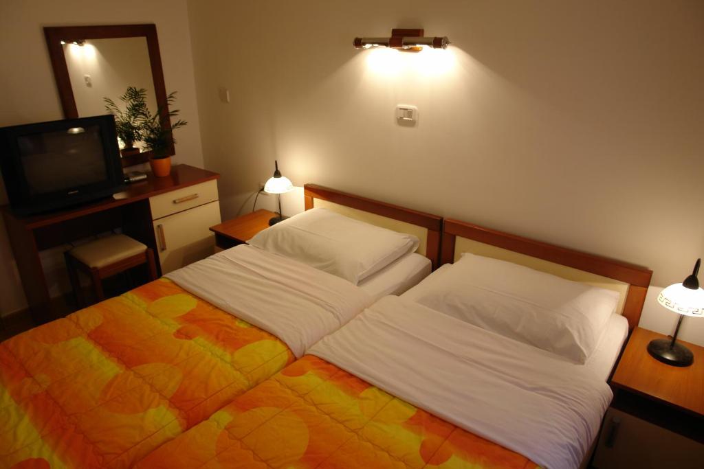 Postel nebo postele na pokoji v ubytování Hotel Fineso