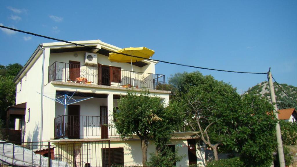 Budova, v ktorej sa apartmán nachádza