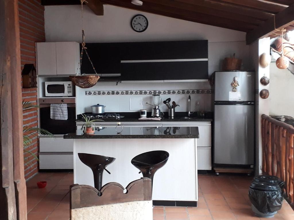 a kitchen with a sink and a stove top oven at Casa Doña Rosaura Barichara ALQUILER Entero in Barichara