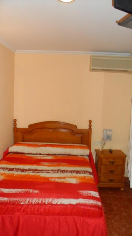 A bed or beds in a room at Hostal La Nava