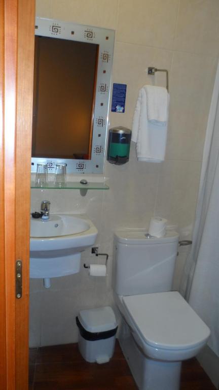 A bathroom at Hostal La Nava