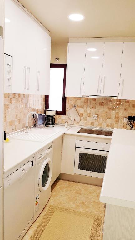 Kuchyň nebo kuchyňský kout v ubytování Orihuela Costa Costamarina Cabo Roig Apartamentos TIKASA