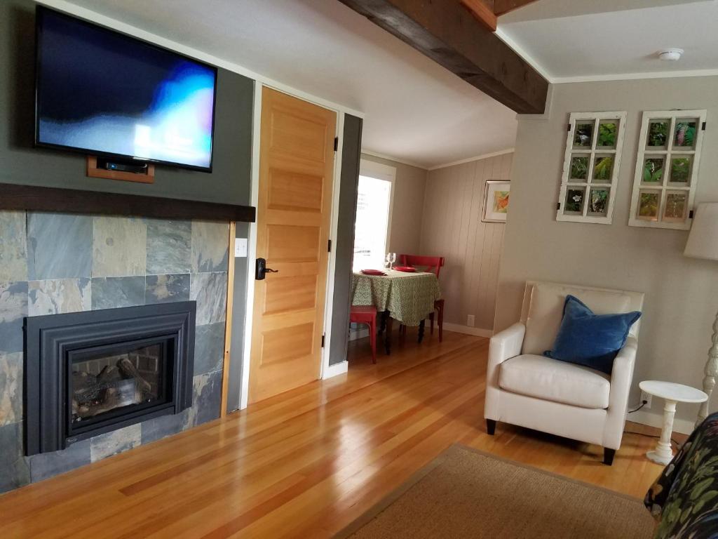 China Creek Cottages - Deluxe King Studio