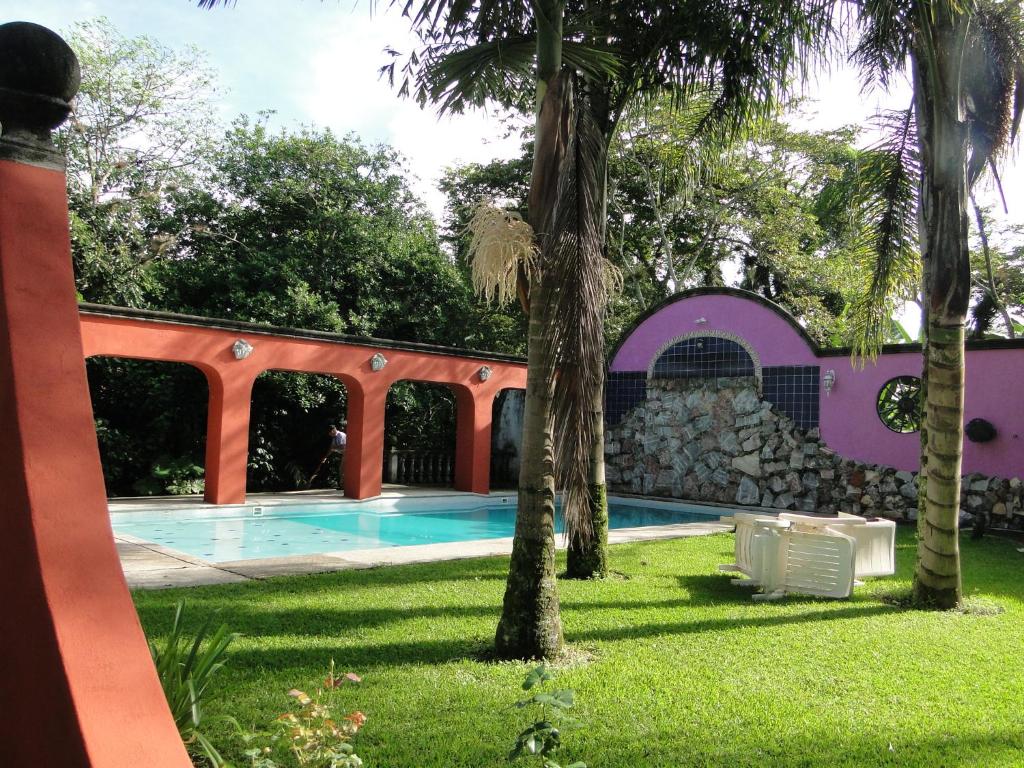 Bazén v ubytování Hotel Hacienda Xico Inn nebo v jeho okolí