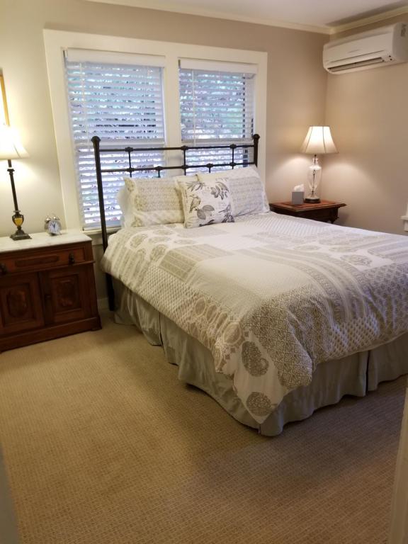 China Creek Cottages - Deluxe Queen Suite