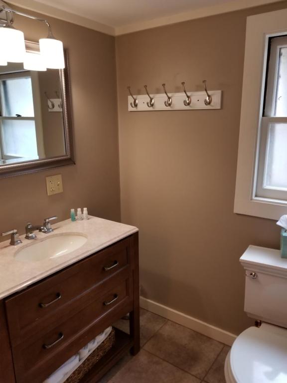 China Creek Cottages - Queen Room