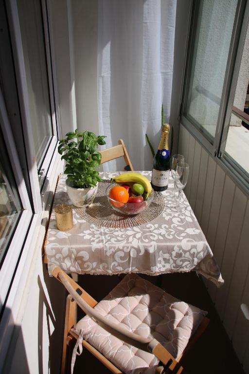 Stylish and spacious by Cooee Apartments - 2